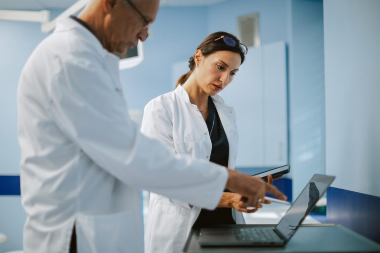 doctors using technology for clinical analysis