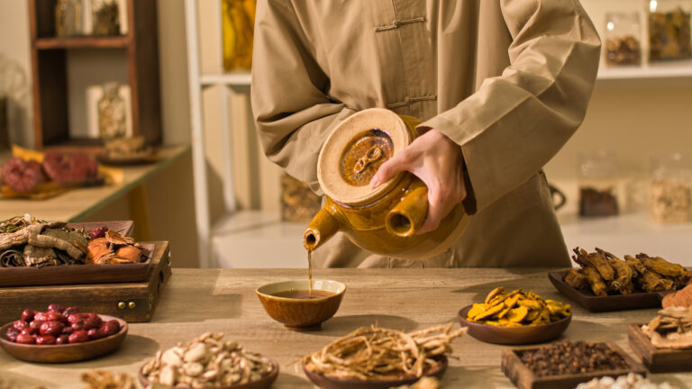 A picture template of an oriental medicine clinic is professional